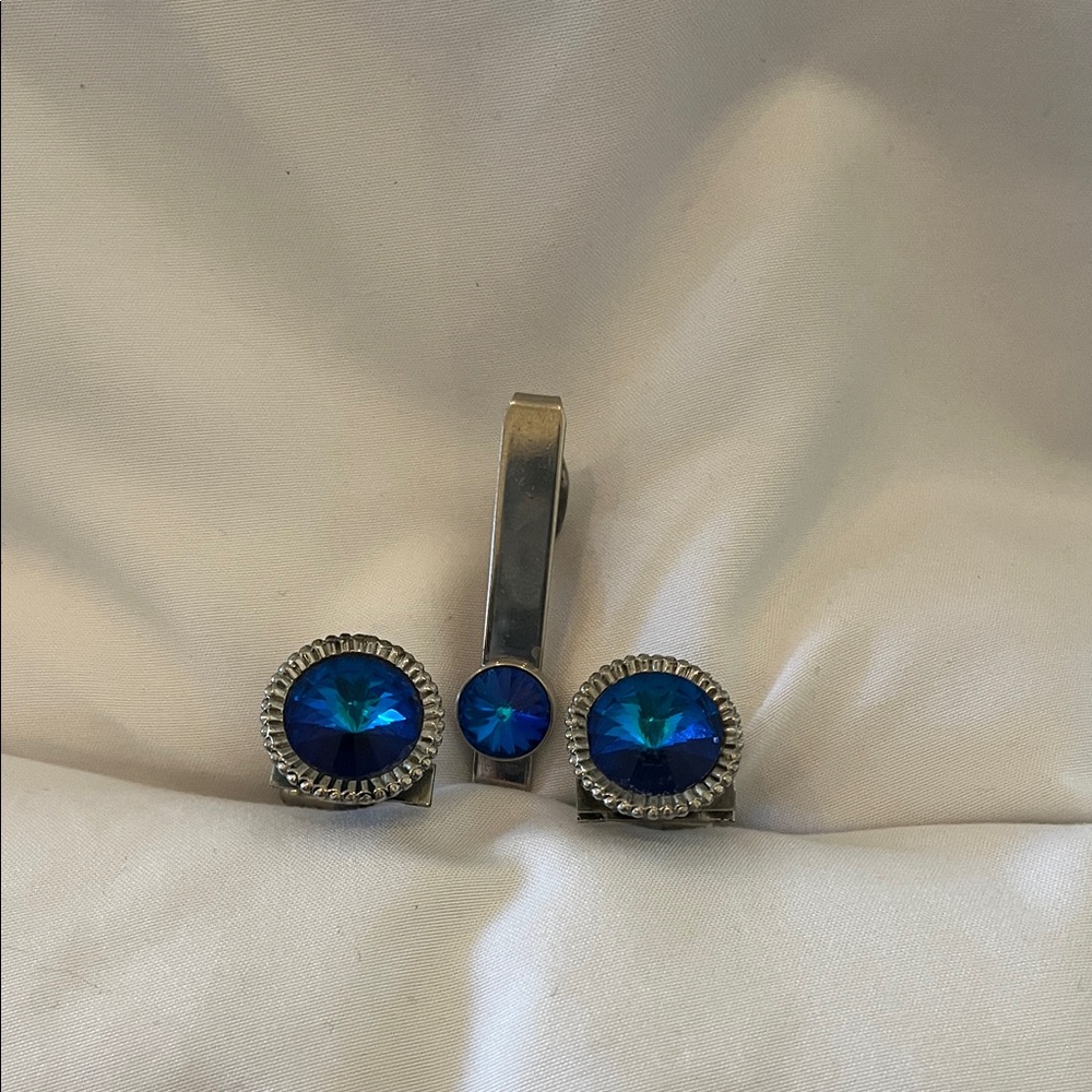 Silver and Blue Cuff Links with Tie Clip